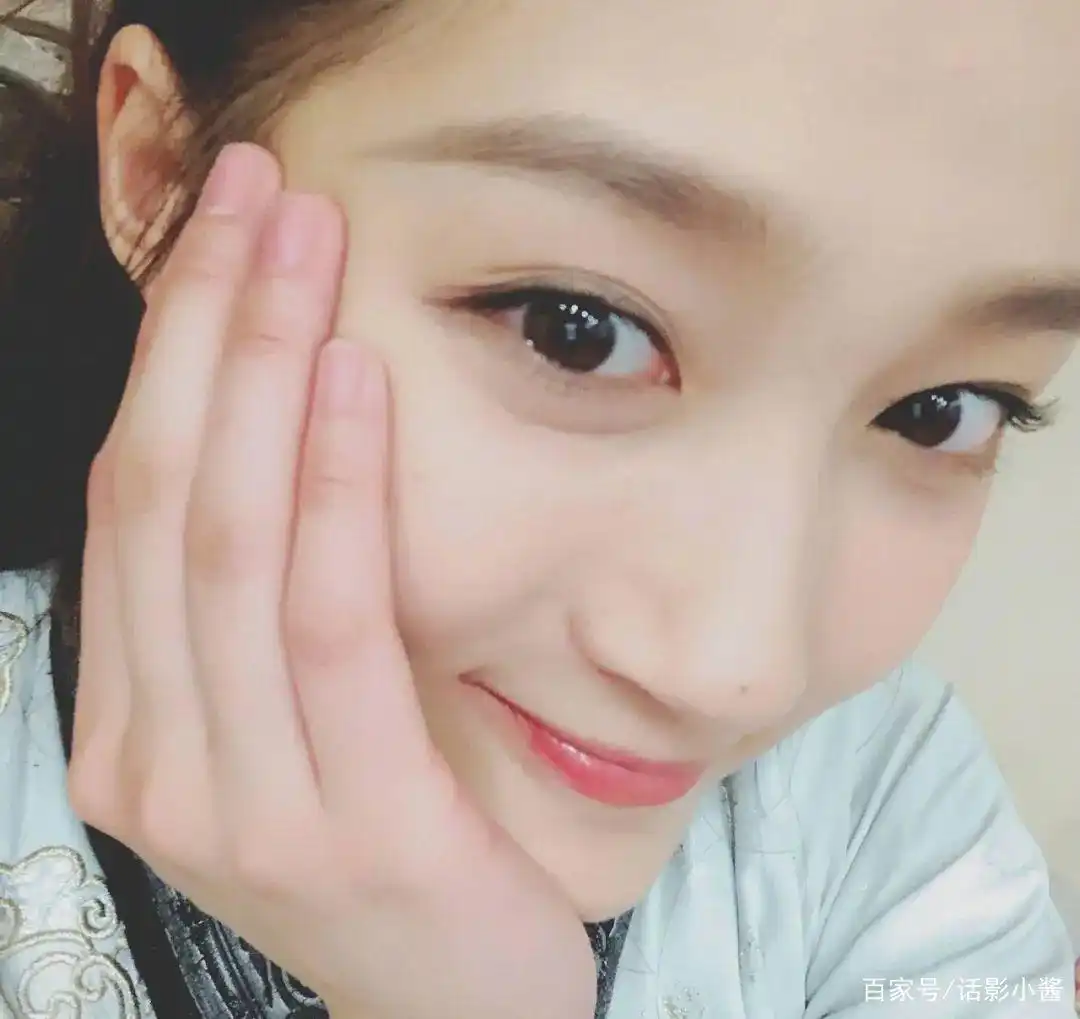 女明星的照片 国内的._不上镜美女_真人比照片好看的女明星