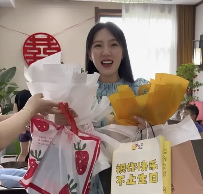 农村女孩短视频带货_网红麦小登黑料,_网红麦小登直播带货争议